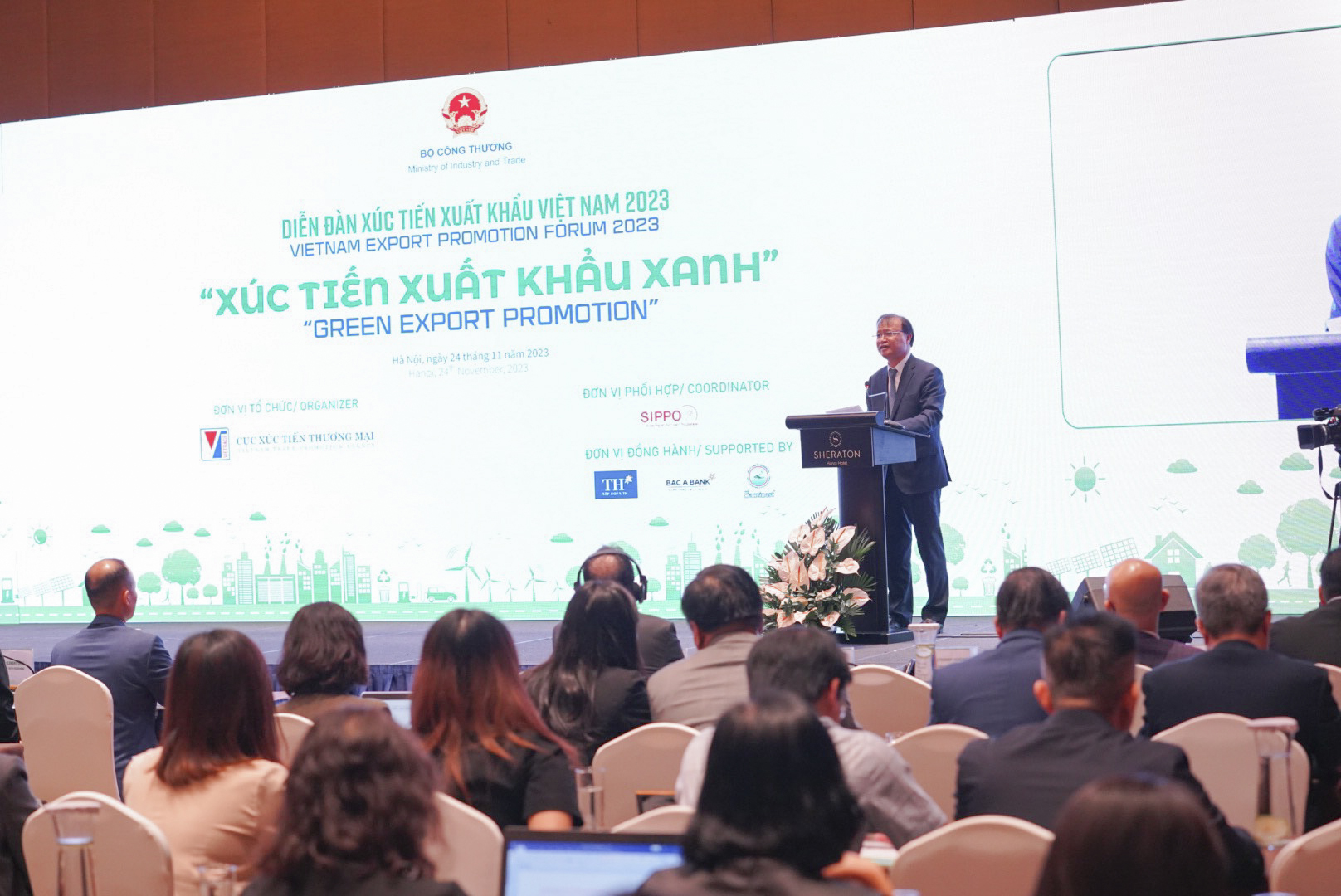 lãnh đạo phát biểu trong diễn đàn