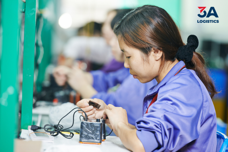 Nhóm sản phẩm điện tử và linh kiện tiếp tục giữ vị trí dẫn đầu với kim ngạch