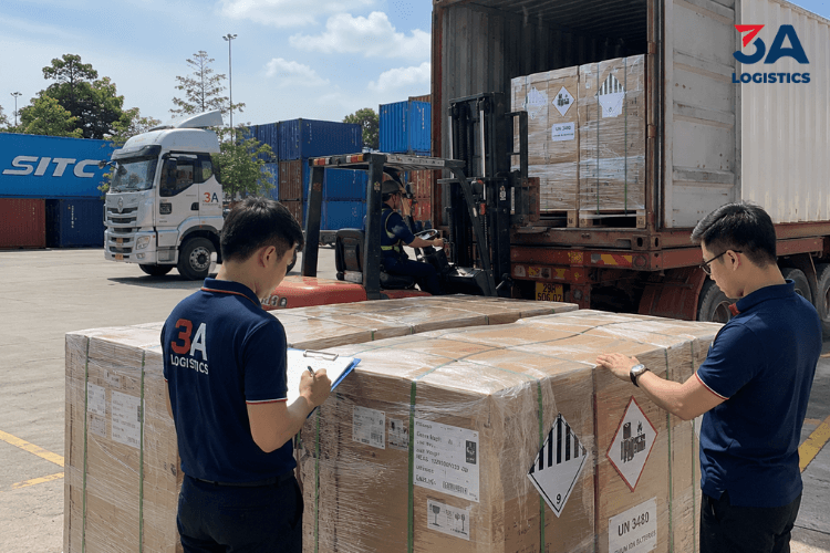 3A Logistics kiểm tra hàng pin lithium và phối hợp kiểm soát tiến độ giữa các bên