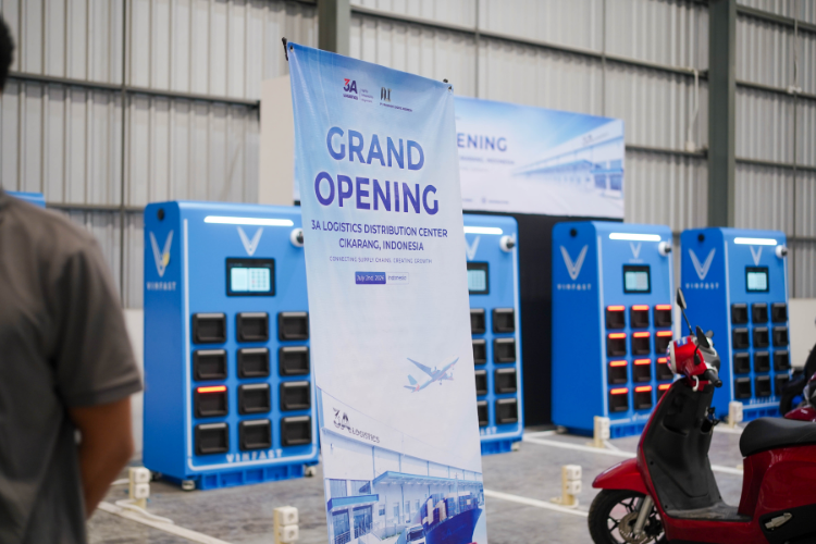 Hệ thống trạm sạc được bố trí ngay tại tại trung tâm kho logistics Cikarang