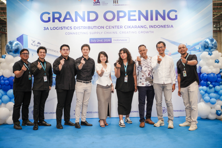Representatives of 3A Logistics and their partners at the opening ceremony of the 3A Logistics Logistics and Distribution Center in Cikarang, Indonesia